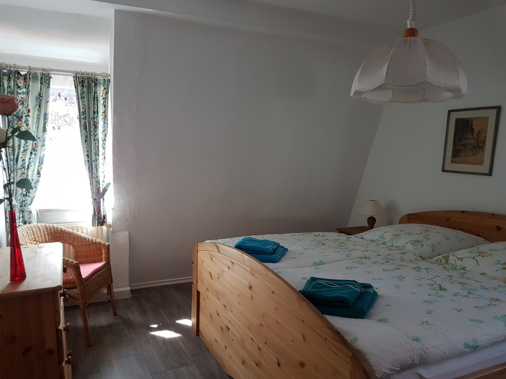 Schlafzimmer 1